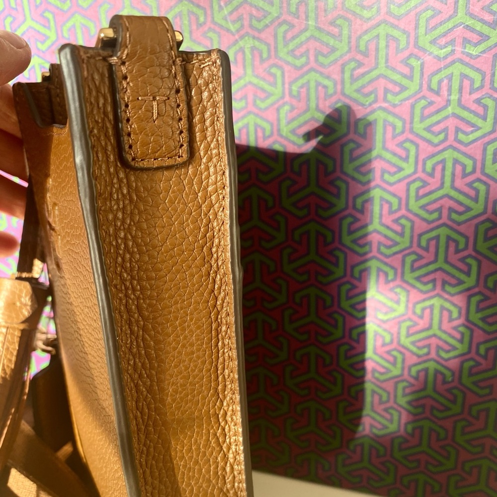 🍀🎀NEW🎀Tory Burch Thea CellPhone crossbody bag/shoulder bag/leather - Picture 11 of 12